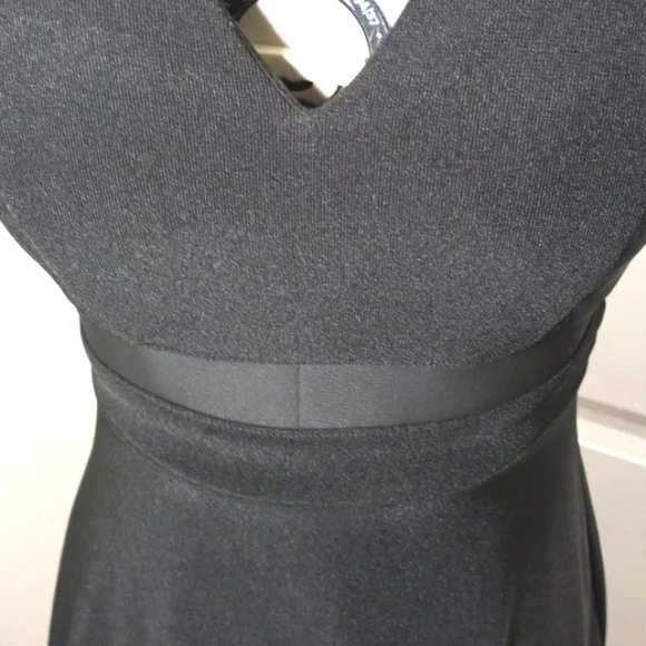 Honey and Rose Sz S Black Criss-Cross Front, Mesh Center, Midi - Picture 4 of 8